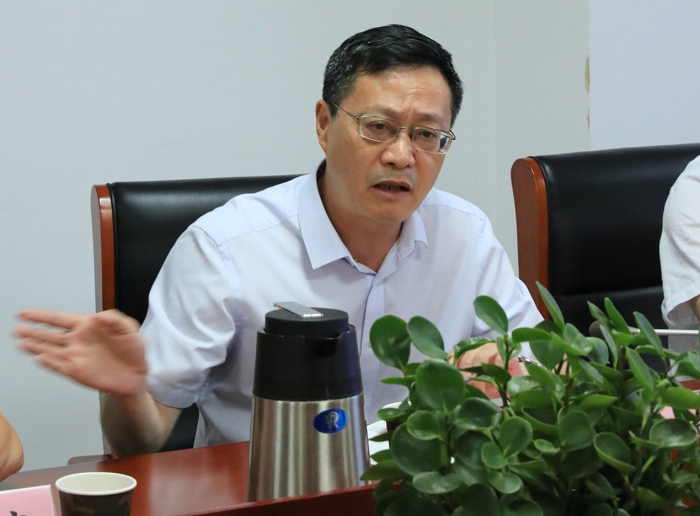 项目进展汇报,学校党委副书记张永群,金寨县人大常委副主任朱宽江